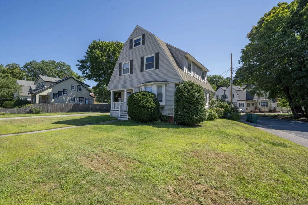 Unit for sale at 121 Oakland St, Mansfield, MA 02048