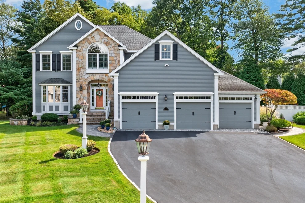 Unit for sale at 21 Somerset Dr, Andover, MA 01810