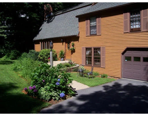 Unit for sale at 4 Olde Lyme Rd, Winchester, MA 01890