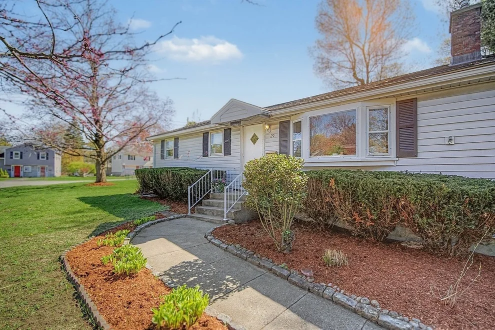 Unit for sale at 29 Greenleaf Cir, Framingham, MA 01701