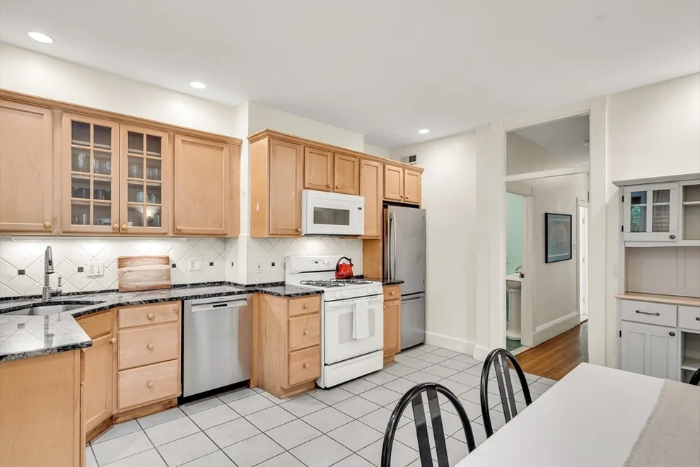Unit for sale at 124 Chestnut St, Brookline, MA 02445