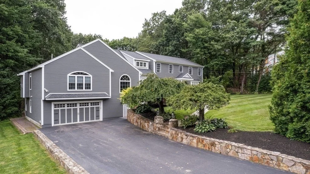 Unit for sale at 7 Shoreline Dr, Foxboro, MA 02035