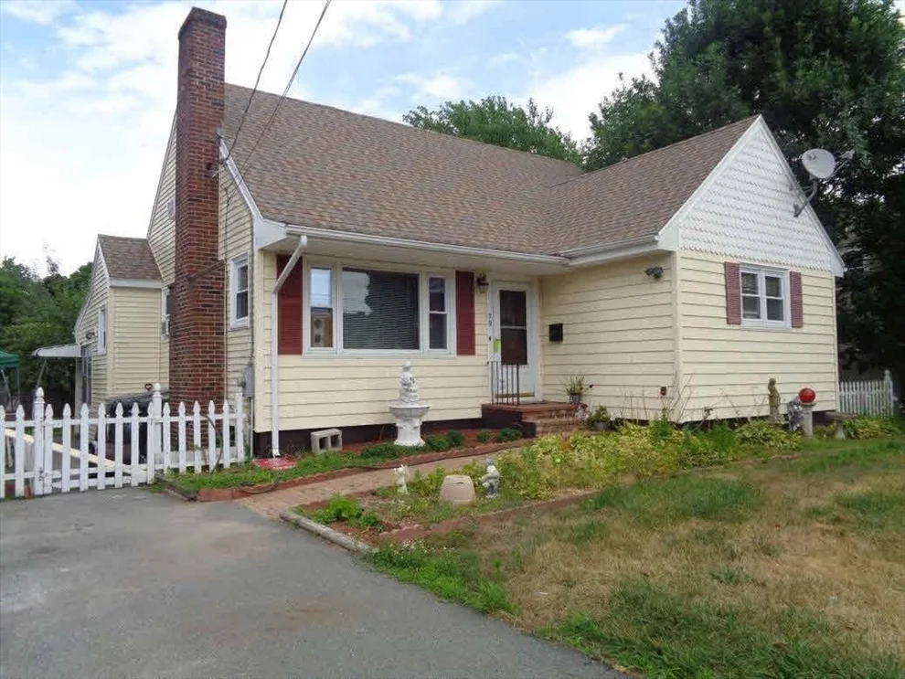 Unit for sale at 79 Sycamore St., Swansea, MA 02777