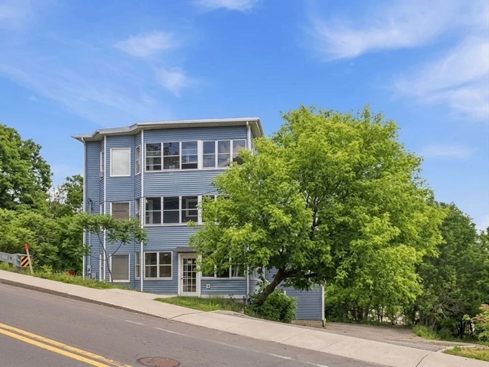 Unit for sale at 560 Pleasant, Gardner, MA 01440