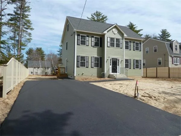 Unit for sale at 6 Larsen Ln, Billerica, MA 01862