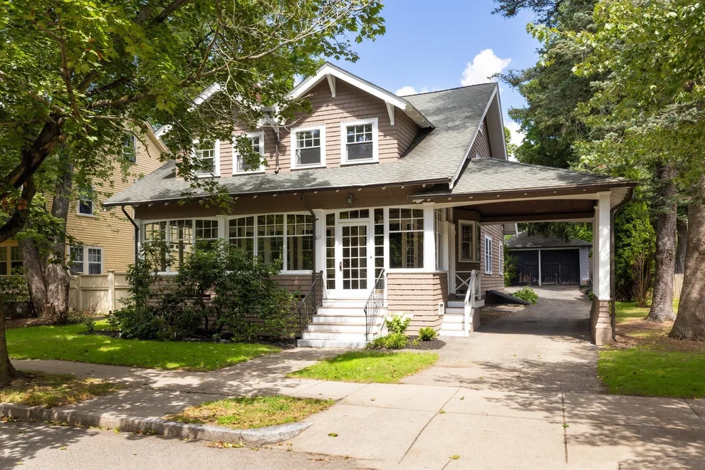 Unit for sale at 861 Commonwealth Ave, Newton, MA 02459