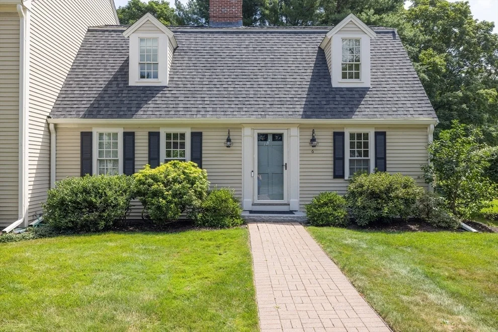 Unit for sale at 6 Muster Ct, Lexington, MA 02420