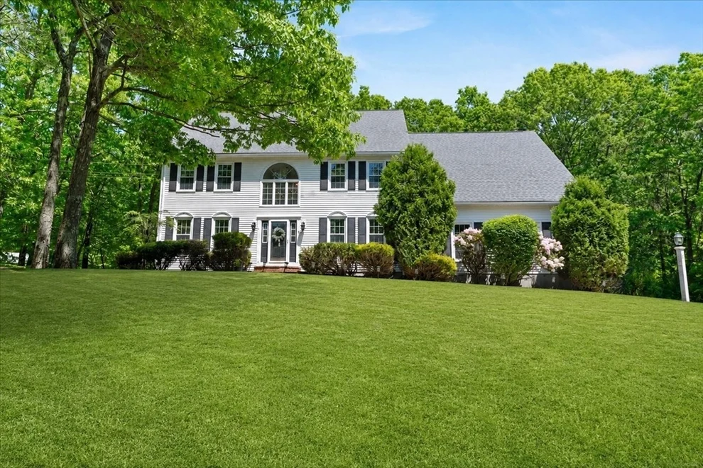 Unit for sale at 2 Harrison Pl, Franklin, MA 02038