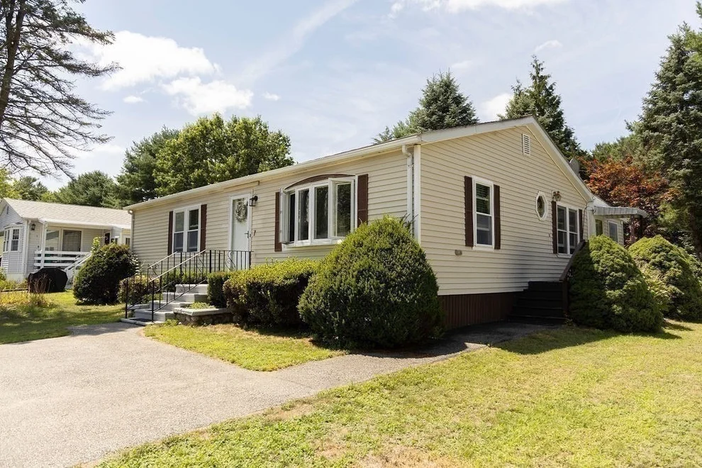 Unit for sale at 7 Green Holly Drive, Kingston, MA 02364