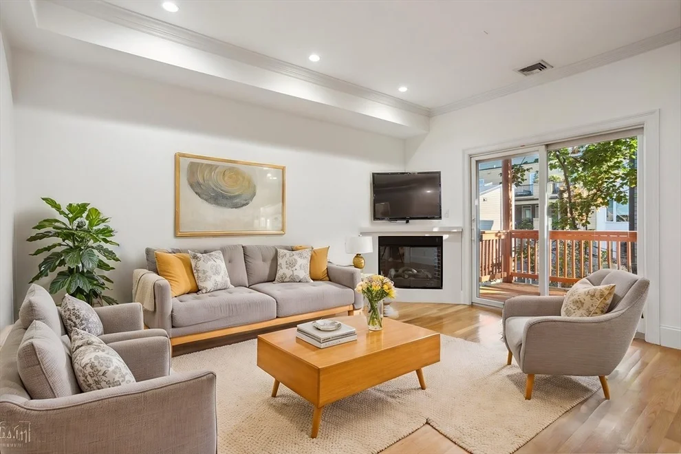 Unit for sale at 428 W 2nd, Boston, MA 02127