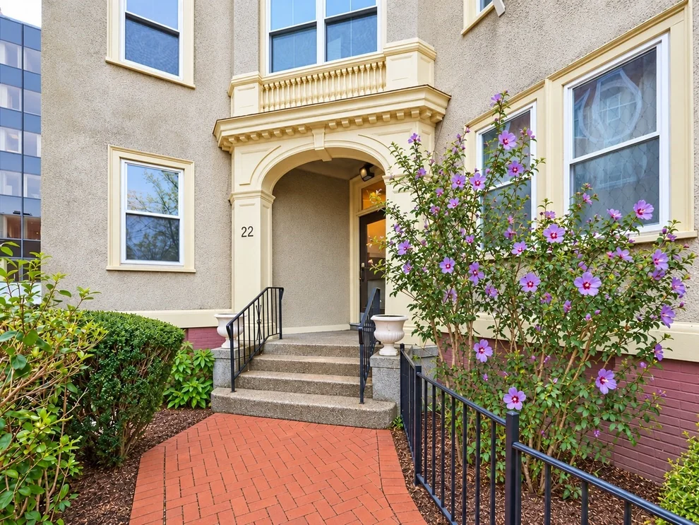 Unit for sale at 22 Centre St, Cambridge, MA 02139