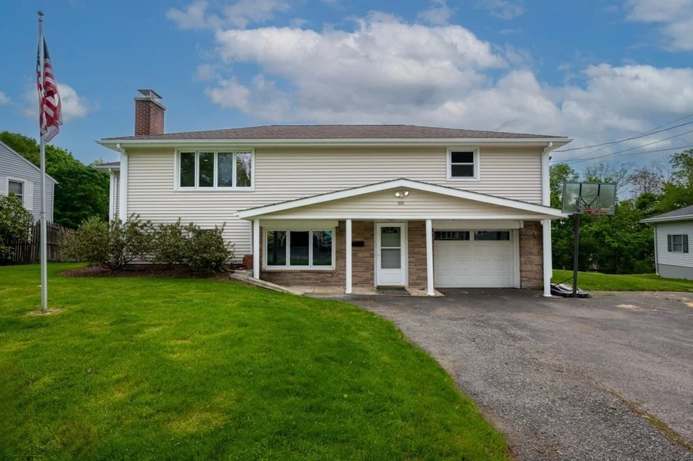 Unit for sale at 88 Harriet Ave, Shrewsbury, MA 01545