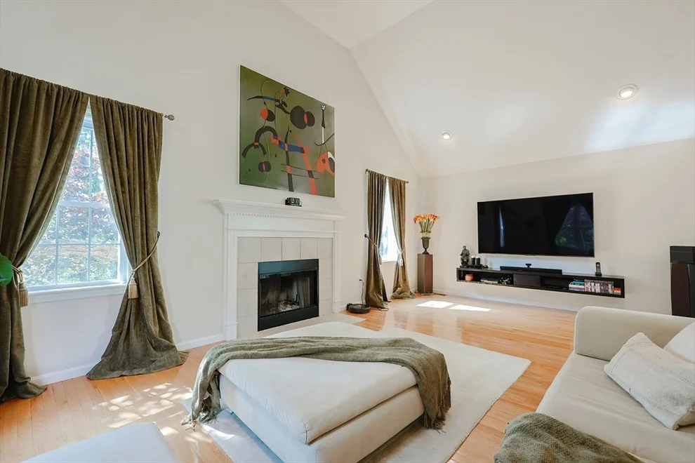 Unit for sale at 11 Heron Ln, Hopedale, MA 01747