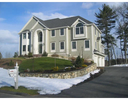 Unit for sale at 4 Meadowlark Farm Lane, Middleton, MA 01949