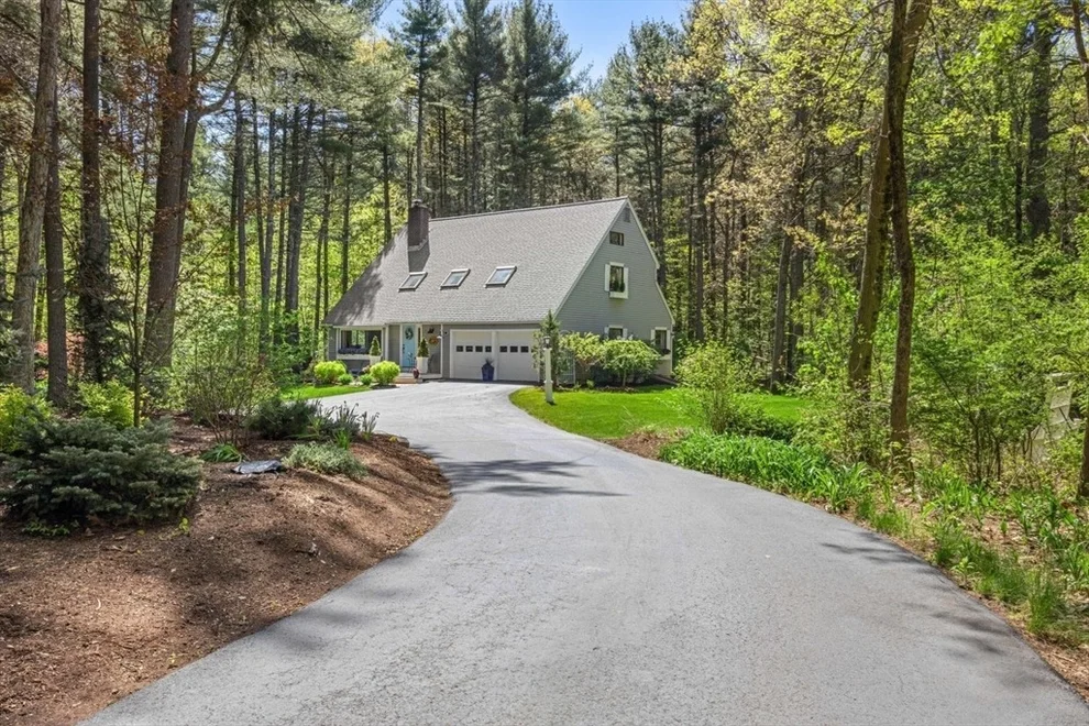 Unit for sale at 2 Deer Run, Littleton, MA 01460