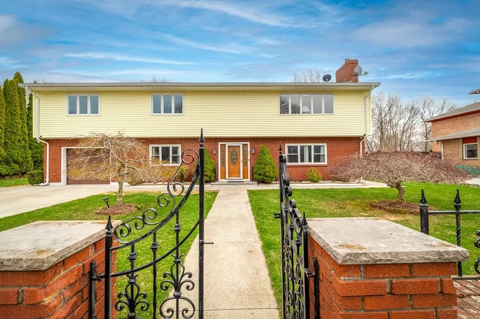 Unit for sale at 35 Reservoir Rd, Gloucester, MA 01930