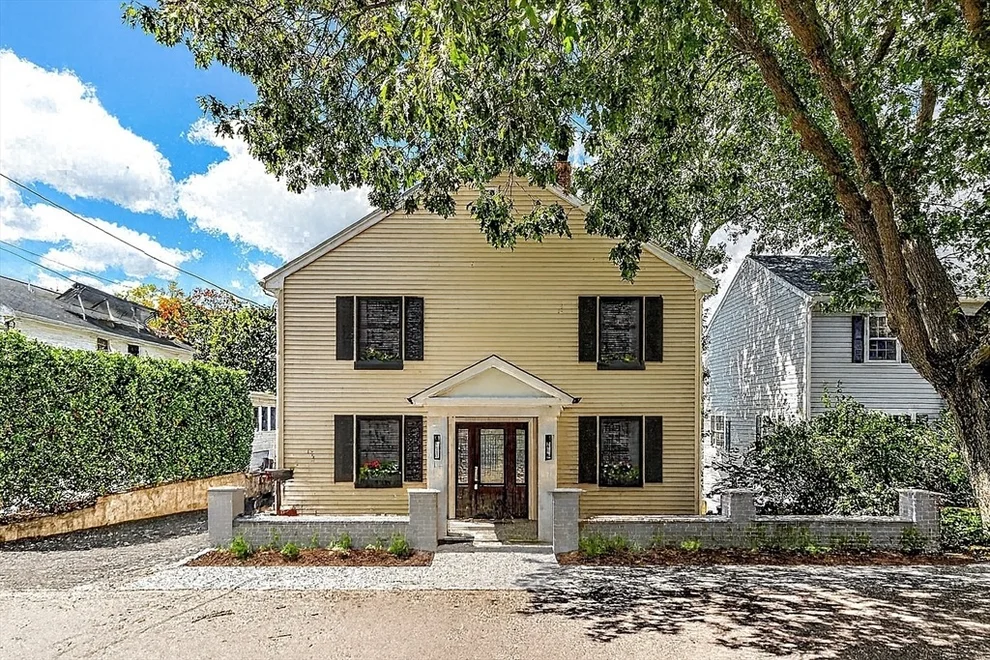 Unit for sale at 9 Sampson Ave, Swampscott, MA 01907