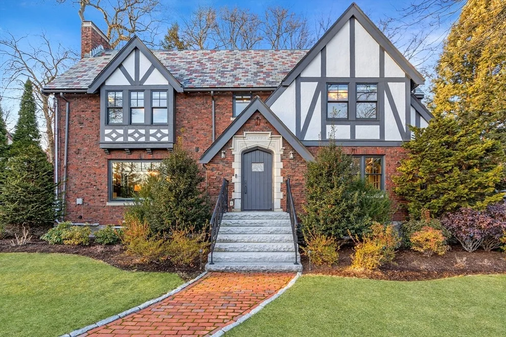 Unit for sale at 1151 Commonwealth Ave, Newton, MA 02465