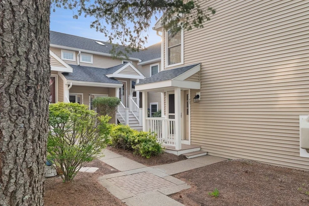 Unit for sale at 73 Bradford Commons Ln., Braintree, MA 02184