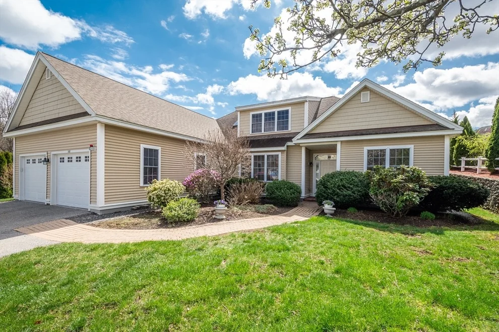 Unit for sale at 102 Candlewood Ln, Clinton, MA 01510