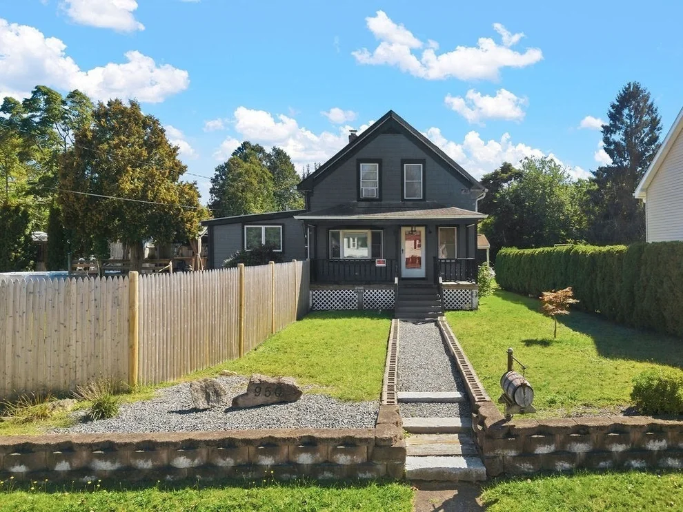 Unit for sale at 950 Glen St, New Bedford, MA 02745