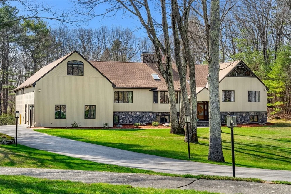 Unit for sale at 31 Upton Hills Ln, Middleton, MA 01949