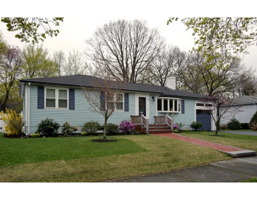 Unit for sale at 88 Selwyn Rd, Newton, MA 02461