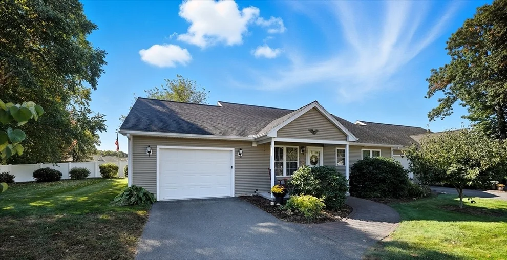 Unit for sale at 10 Parc Pl, Southampton, MA 01073