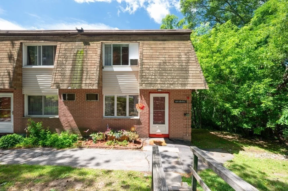 Unit for sale at 650 Robbins Ave, Dracut, MA 01826
