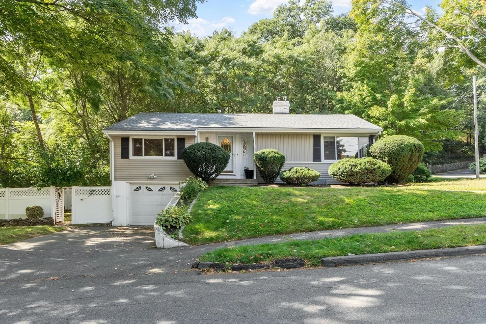 Unit for sale at 1 Standish Road, Lynnfield, MA 01940