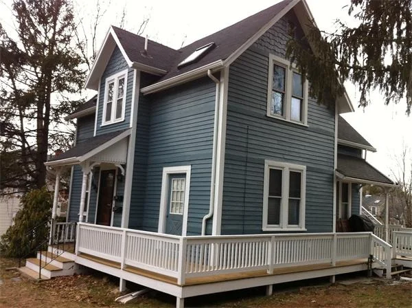 Unit for sale at 493 Auburn St, Newton, MA 02466