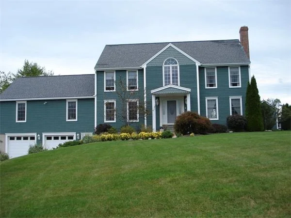 Unit for sale at 790 Pleasant St, Paxton, MA 01612