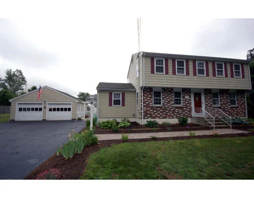 Unit for sale at 154 Pine St, Franklin, MA 02038