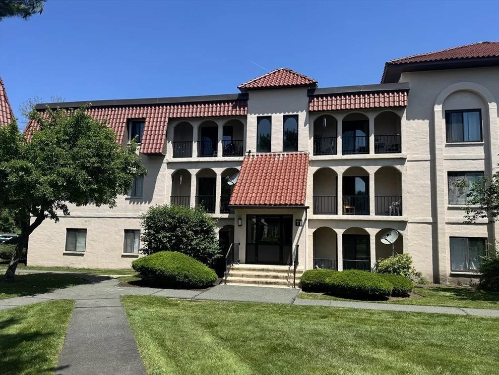 Unit for sale at 685 Oak St, Brockton, MA 02301