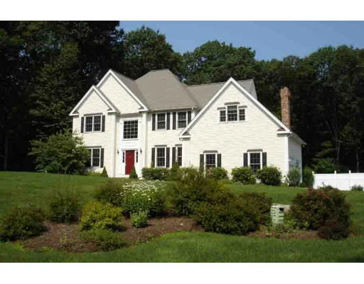Unit for sale at 6 Oland Lane, Southborough, MA 01772