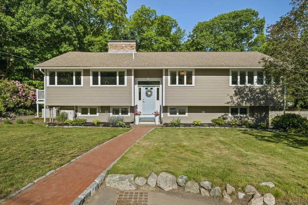 Unit for sale at 33 Cedar Acres Ln, Cohasset, MA 02025