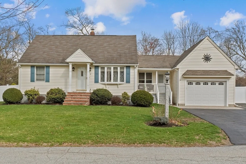 Unit for sale at 9 Maclarnon Rd, Salem, NH 03079