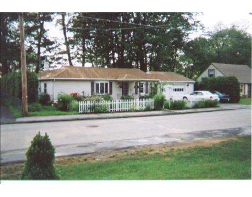 Unit for sale at 31 Warren Rd, Auburn, MA 01501