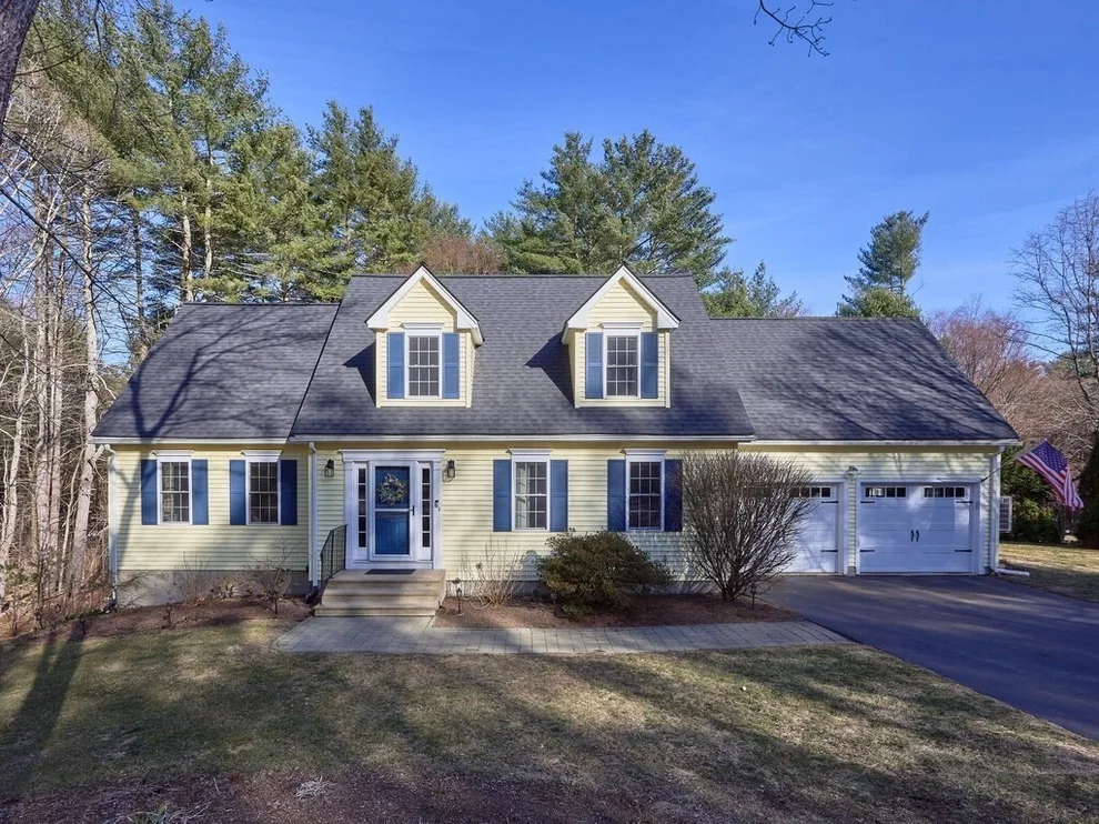 Unit for sale at 320 Moon Hill Rd, Northbridge, MA 01534