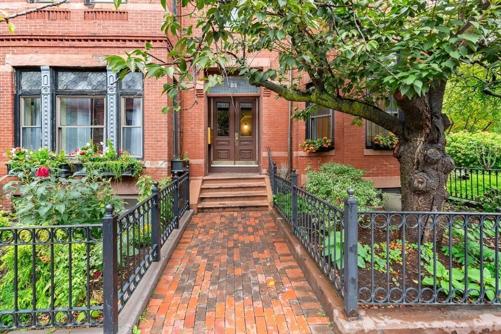 Unit for sale at 231 W Newton St, Boston, MA 02116