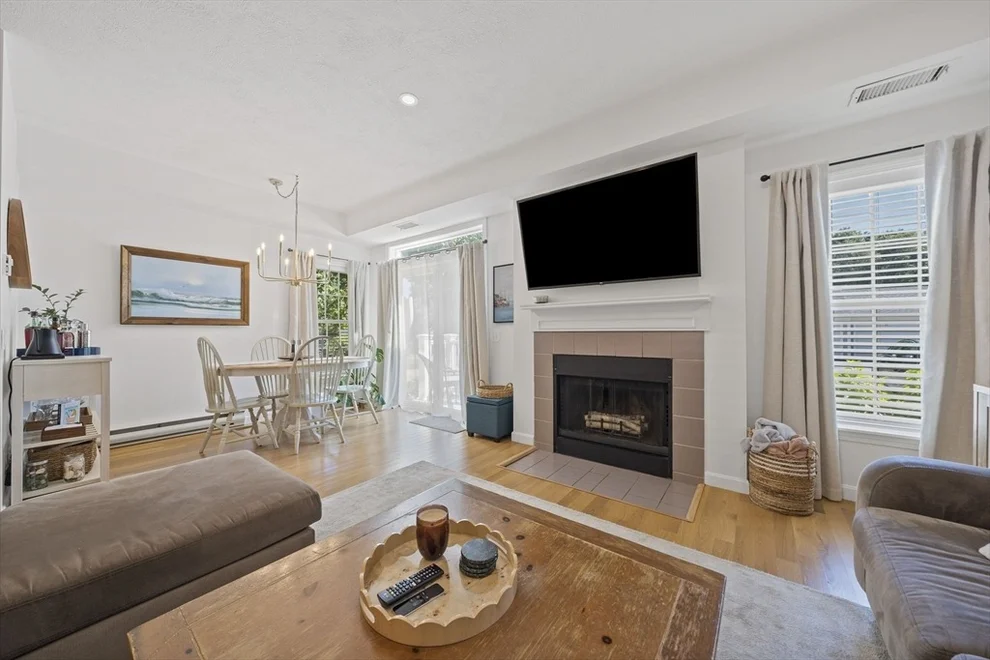 Unit for sale at 111 Bradford Commons Lane, Braintree, MA 02184