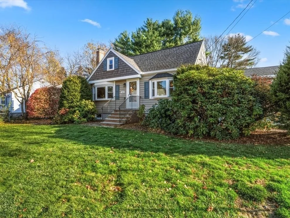 Unit for sale at 182 Sunnyside Rd, Norwood, MA 02062