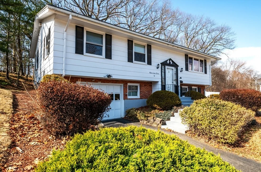 Unit for sale at 3 Anne Dr, Peabody, MA 01960
