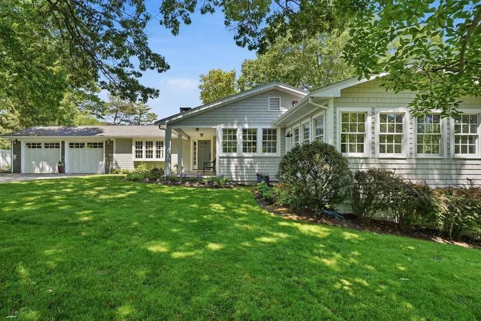 Unit for sale at 10 Boulder Glen Rd, Hingham, MA 02043