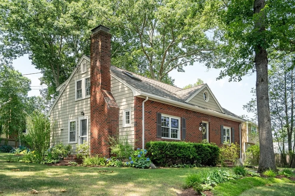 Unit for sale at 148 Cedar St, Lexington, MA 02421