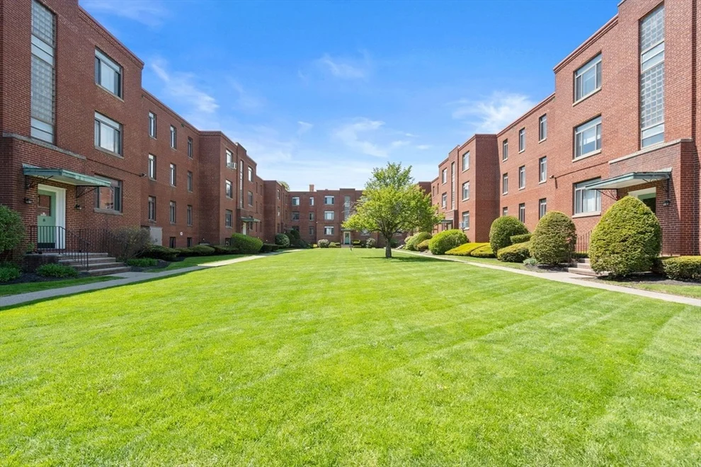 Unit for sale at 10 Ashland St, Worcester, MA 01609
