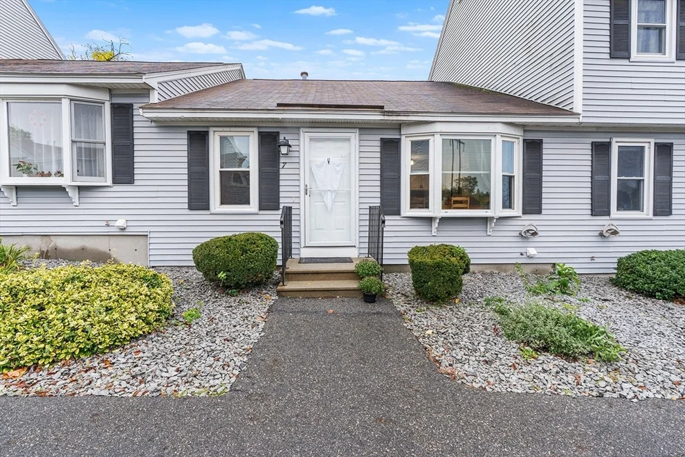 Unit for sale at 315 Broadway Rd, Dracut, MA 01826