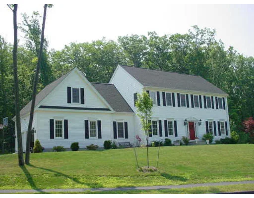 Unit for sale at 10 Autumn Circle, Holden, MA 01520