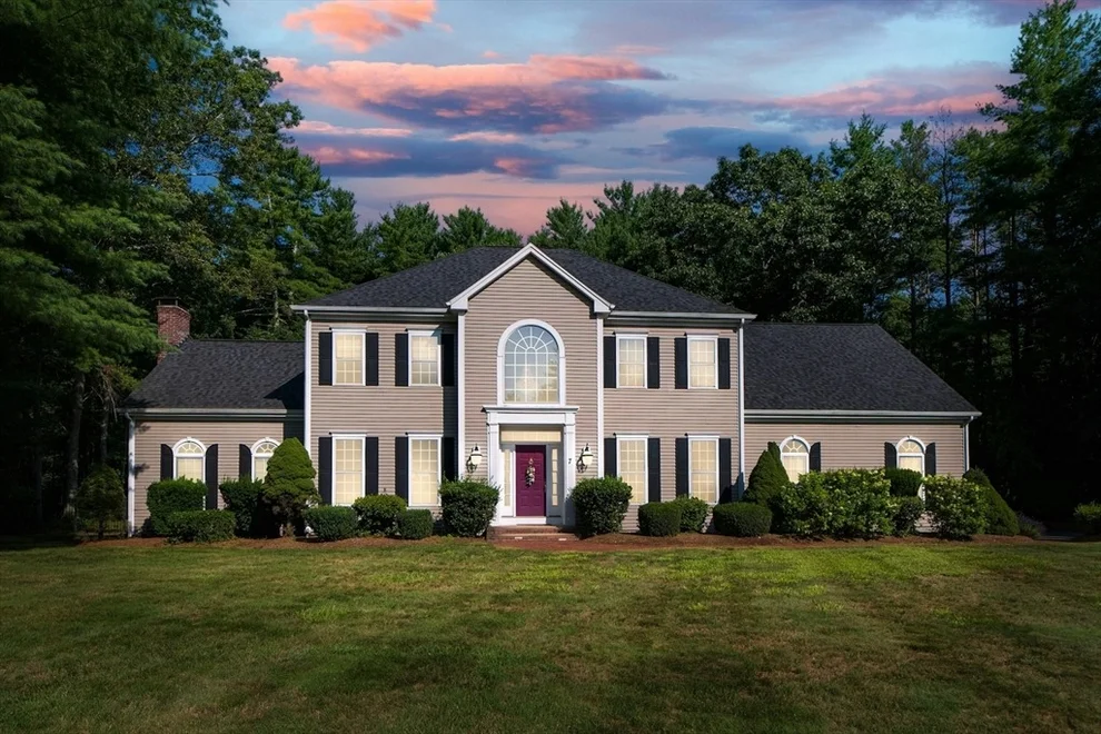 Unit for sale at 7 River Bend Rd, Upton, MA 01568