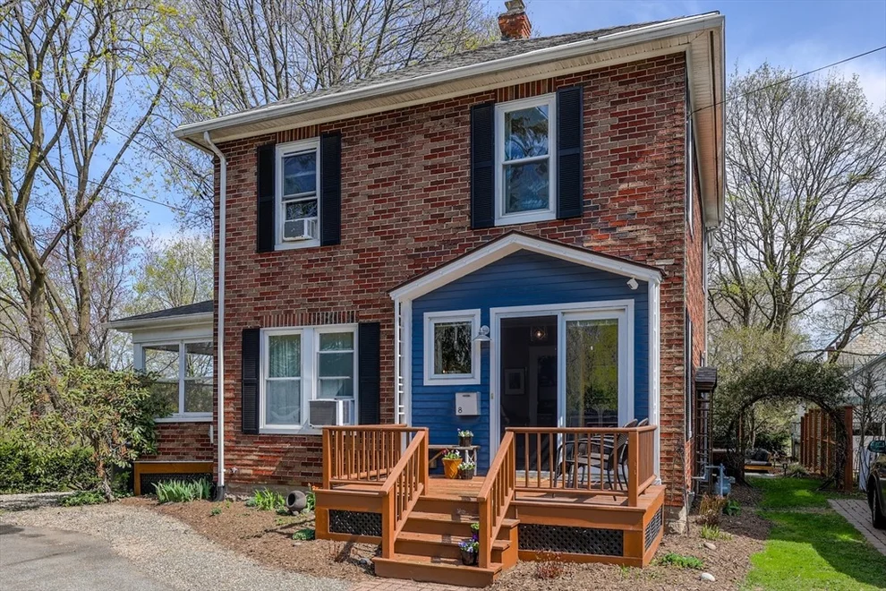 Unit for sale at 8 Edgewood Ter, Northampton, MA 01060